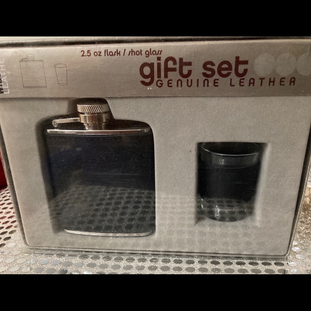 Wilsons Leather flask and shot glass